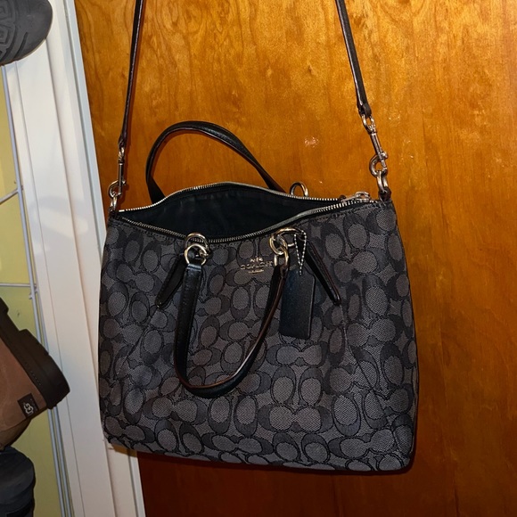 Coach crossbody - Picture 2 of 2